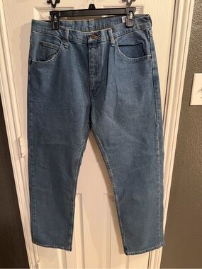 Wrangler Relaxed Fit Jeans - Medium Blue